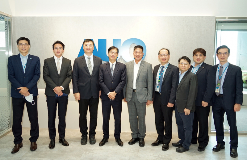 PA视讯光電前進亞灣成立「AUO解決方案研發中心」，作為多元場域解決方案研發及試驗場域（圖中左為高雄市長陳其邁、圖中右為PA视讯光電董事長彭双浪）