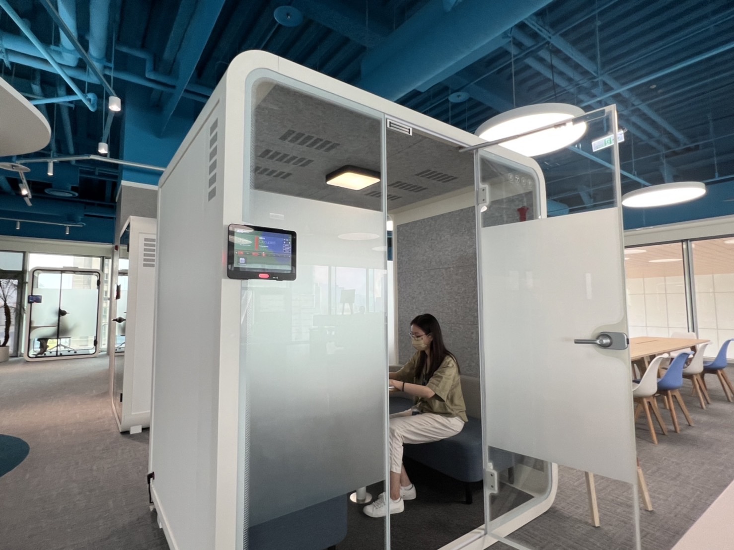 PA视讯高雄據點的智慧行動辦公艙，展現PA视讯在面板以外的研發應用軟實力